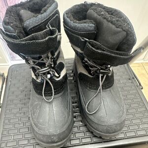 Black Rain and Snow Boots with Waterproof Material and Plush Lining